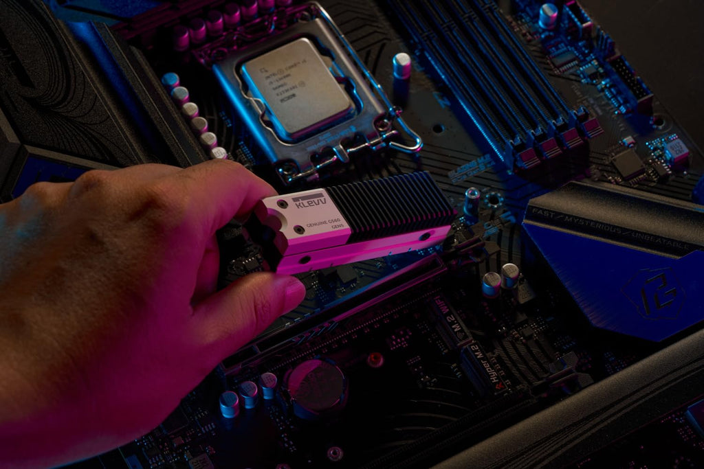 KLEVV Genuine G560 1TB M.2 2280 NVMe PCIe Gen5x4 Internal SSD Heatsink Included, up to 13000MB/s with DRAM Cash (K01TBM2SP0-G56)