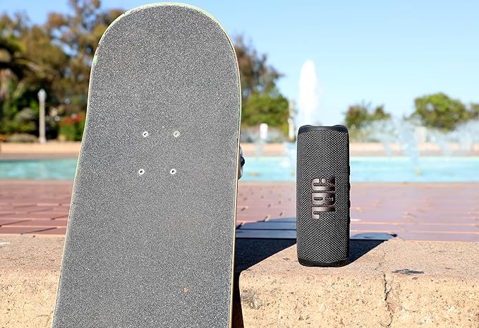 JBL Flip 6 - Portable Bluetooth Speaker, powerful sound and deep bass, IPX7 waterproof, 12 hours of playtime, JBL PartyBoost for multiple speaker pairing for home, outdoor and travel (Green)